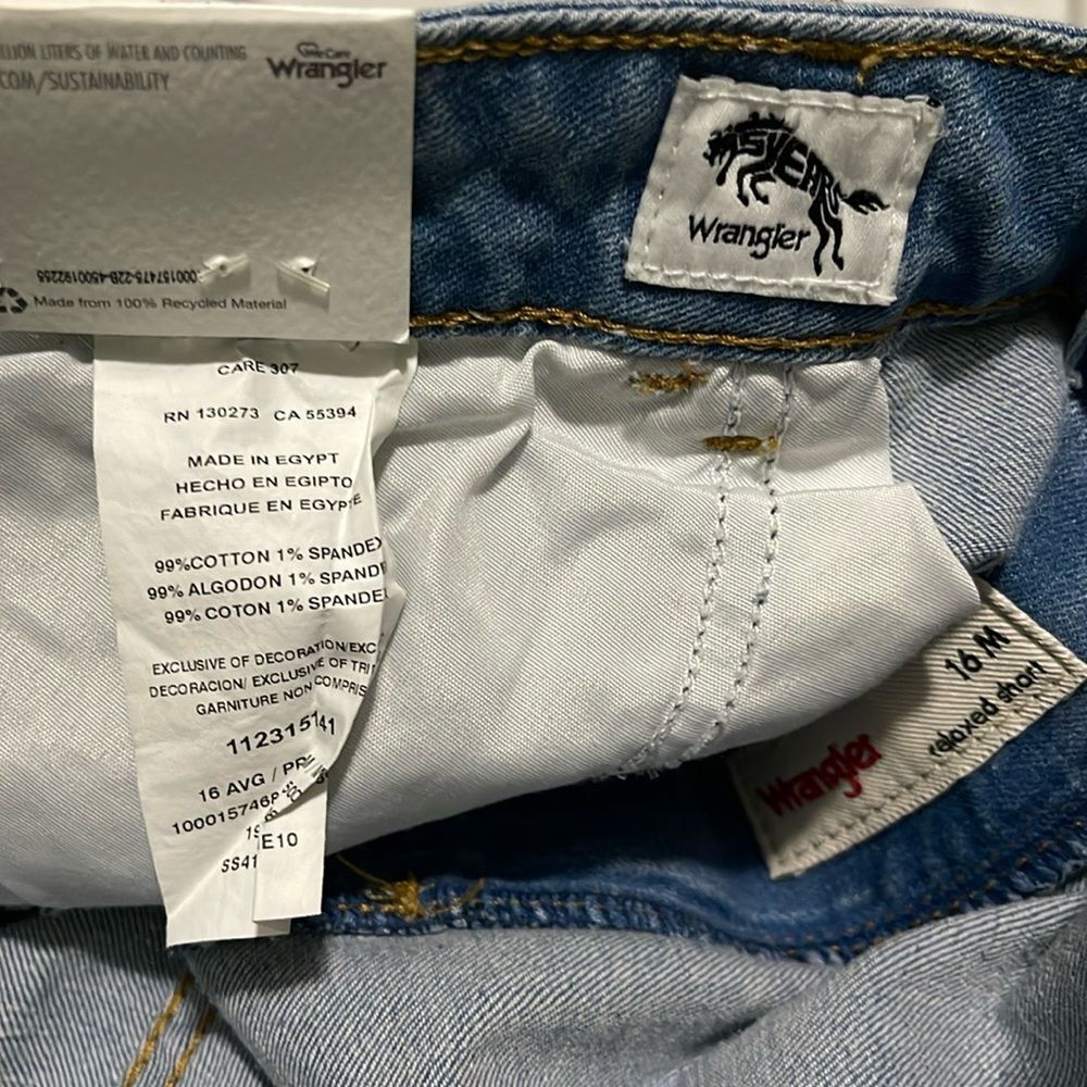 NWT- Wrangler- 33/16. Relaxed Fit - Picture 9 of 9